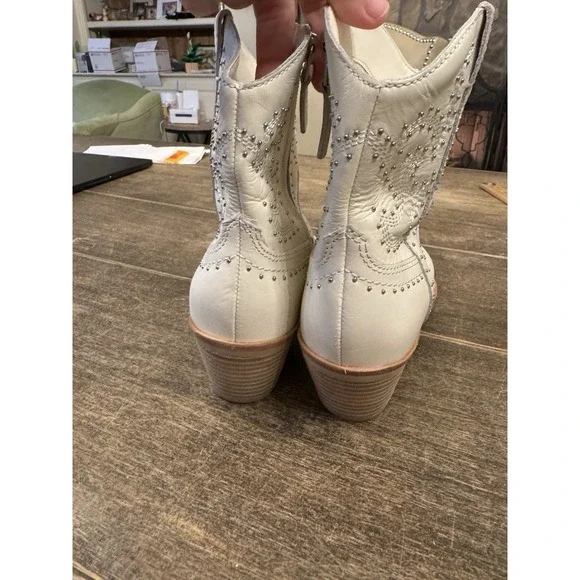 Dolce Vita Solow Stud Off White Leather Western Boot Womens Size 6.5 Cowgirl - Picture 5 of 12